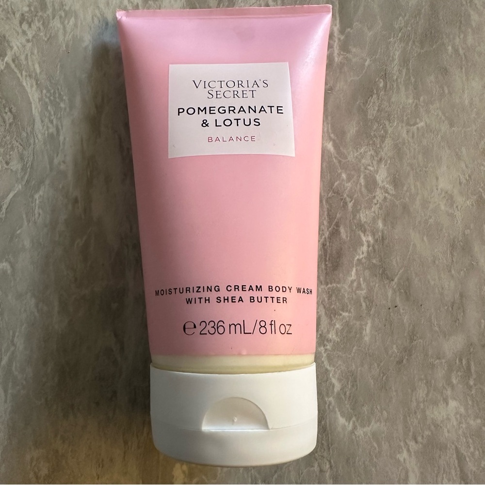Victoria's Secret Moisturizing Cream‎ Body Wash Pomegranate and Lotus